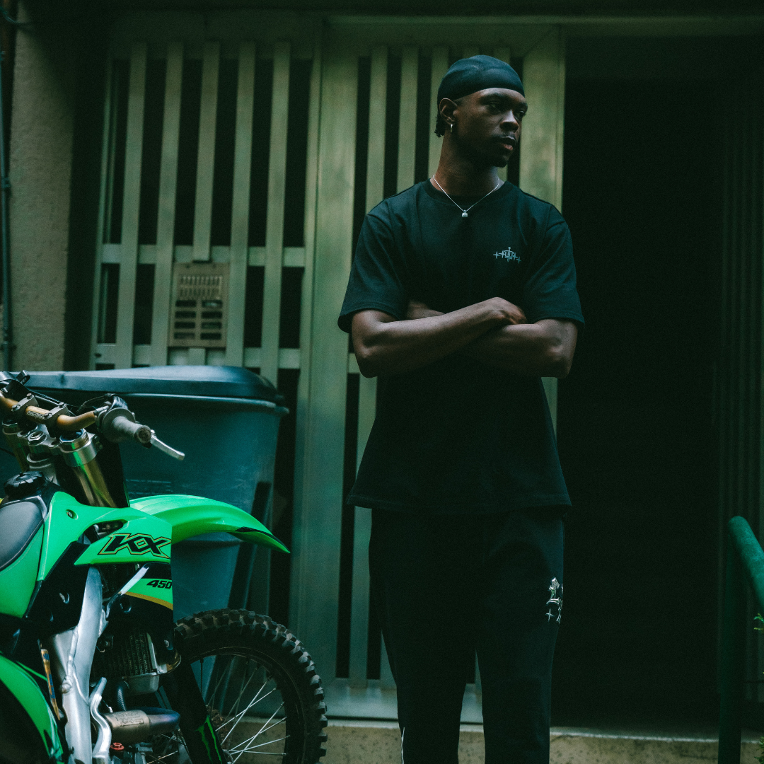 Camiseta Luxury Loial Nation| Negra